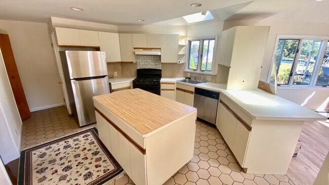 144 Ocean Ave in Amityville, NY - Building Photo - Building Photo