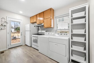 711 Campbell Cir in Hapeville, GA - Building Photo - Building Photo