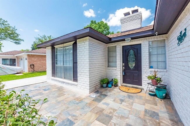 property at 405 Avondale Ln