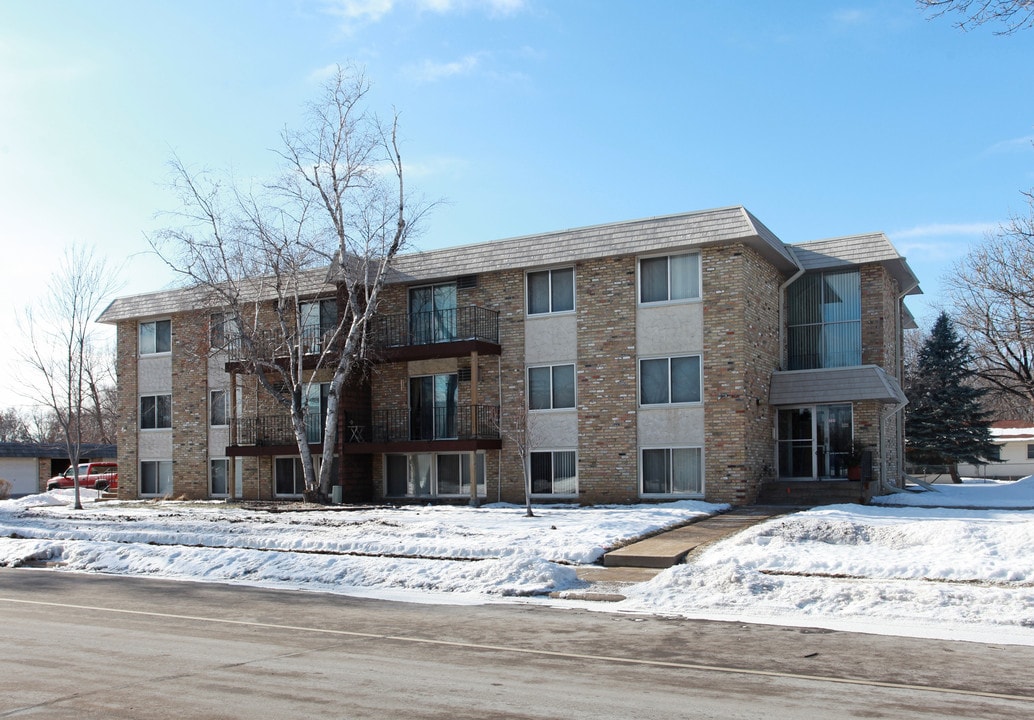 Kentucky Villa in Minneapolis, MN - Building Photo