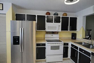 1448 Churchill Cir in Naples, FL - Foto de edificio - Building Photo