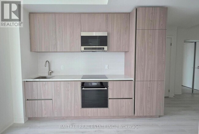 120 Broadway Ave in Toronto, ON - Building Photo - Building Photo