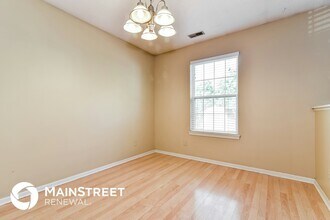 5378 Milhouse Rd in Indianapolis, IN - Foto de edificio - Building Photo