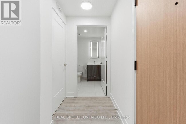 60 Central Park Roadway in Toronto, ON - Building Photo - Building Photo