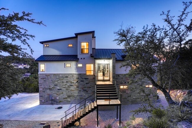 7002 Deepwood Dr in Lago Vista, TX - Foto de edificio - Building Photo