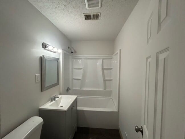 512 SE 34th St in Topeka, KS - Building Photo - Building Photo