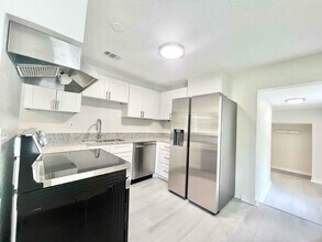 960 18th St S in St. Petersburg, FL - Building Photo - Building Photo