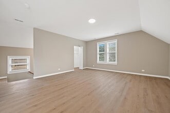 3311 N Ravenswood Ave in Chicago, IL - Building Photo - Building Photo