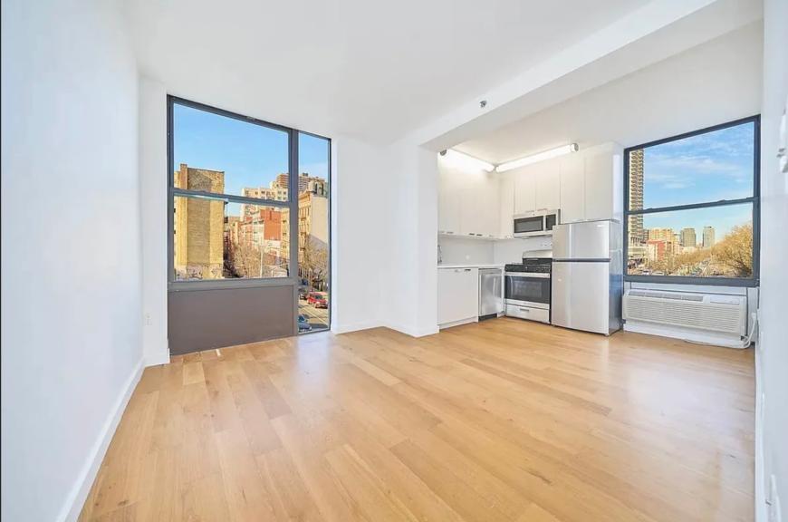 2338 2nd Ave in New York, NY - Building Photo