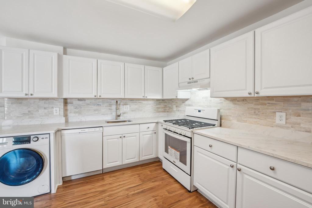 18808 Walkers Choice Rd in Gaithersburg, MD - Building Photo