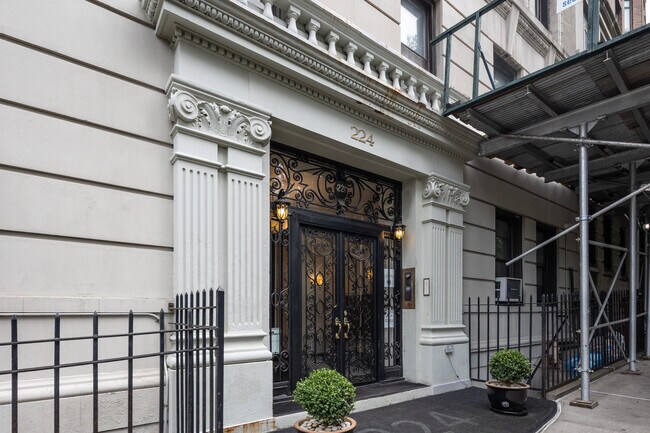 224 Riverside Dr in New York, NY - Building Photo - Building Photo