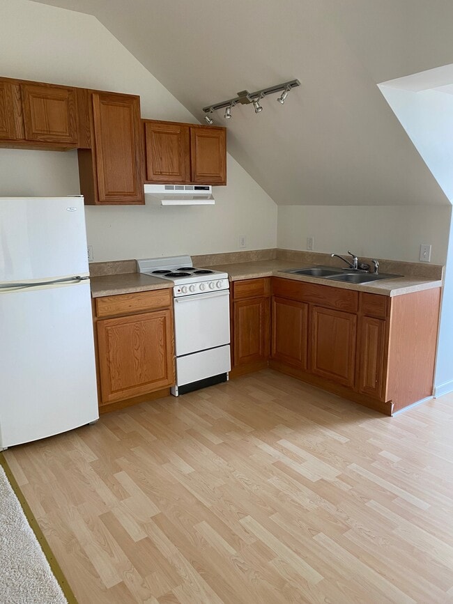 97 Mount Soma Blvd, Unit Upstairs Unit B in Clyde, NC - Foto de edificio - Building Photo