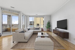 980 Yonge St in Toronto, ON - Building Photo