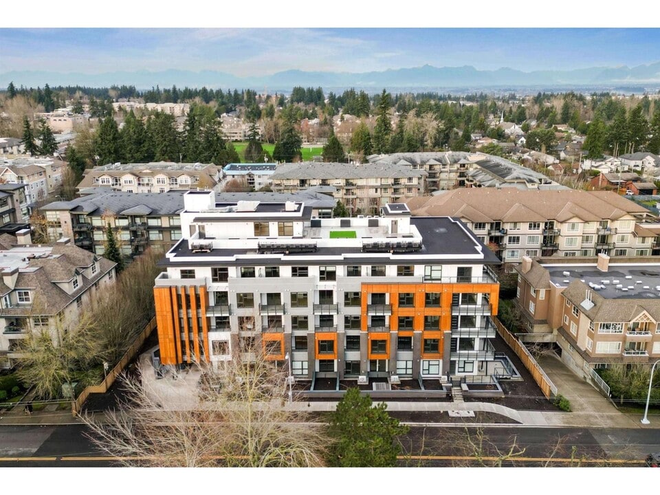 15353 17 Ave in Surrey, BC - Building Photo