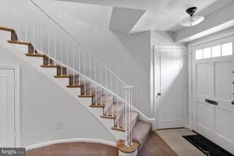 8323 Kingsgate Rd in Springfield, VA - Building Photo - Building Photo