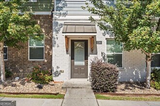 2180 Colvin Ct NW in Atlanta, GA - Foto de edificio - Building Photo