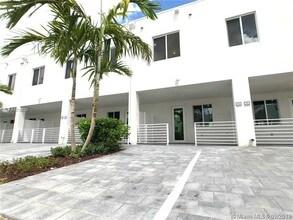 6416 NW 102nd Ct-Unit -102 in Doral, FL - Building Photo - Building Photo