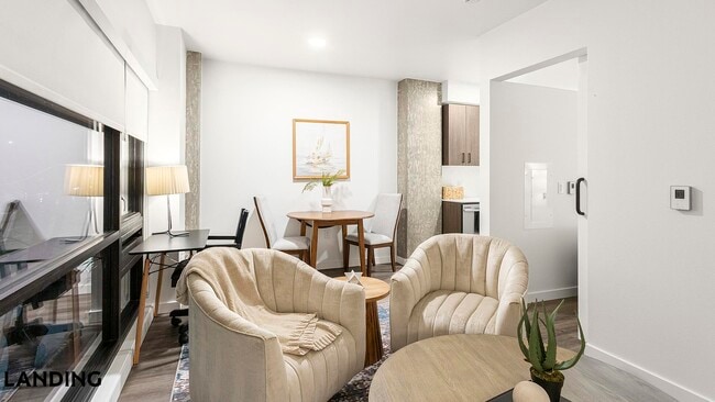 8511 15th Ave NW, Unit 204 in Seattle, WA - Building Photo - Building Photo