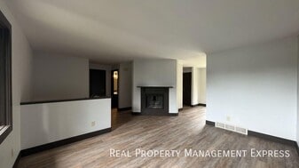 Amazing 3 Bedroom 2.5 Bath duplex with att in Sioux Falls, SD - Building Photo