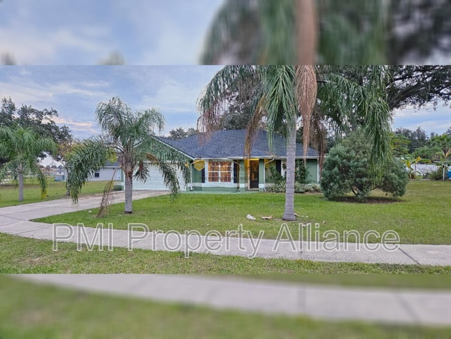 16044 Worthington Blvd in Mascotte, FL - Building Photo - Building Photo