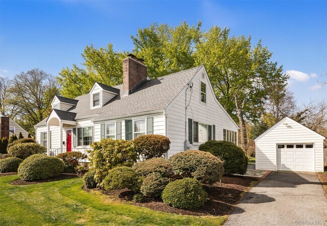 11 Bieselin Rd in Bellport, NY - Building Photo - Building Photo