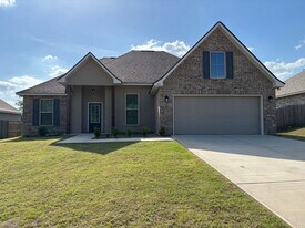 331 Hummingbird Ln in Princeton, LA - Building Photo