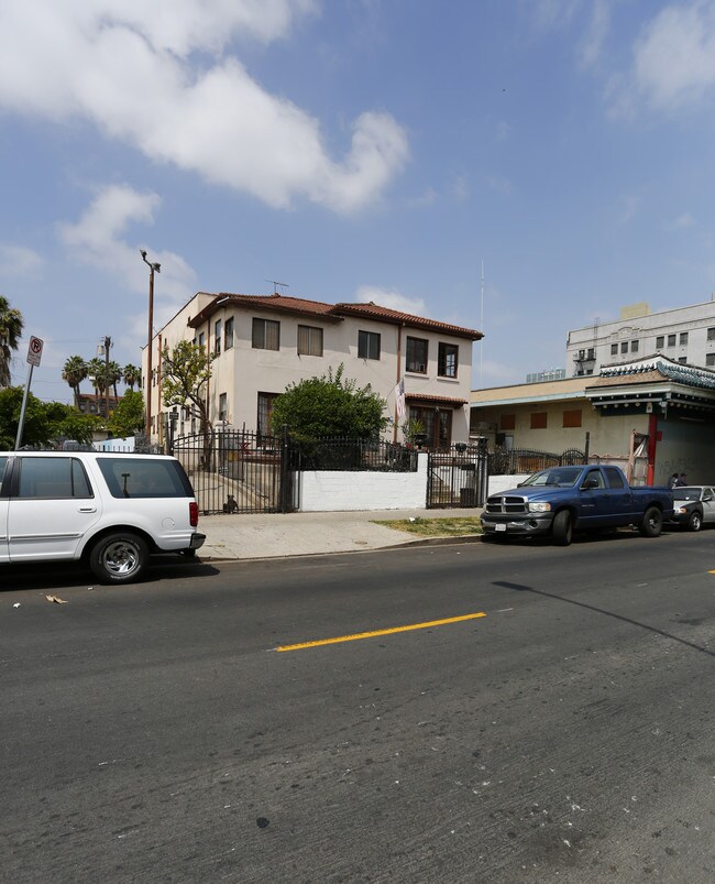 811 S Normandie Ave in Los Angeles, CA - Building Photo - Building Photo