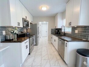 2893 Webley Dr NE in Largo, FL - Building Photo - Building Photo