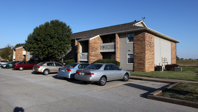 The Village Apartments in Bartlesville, OK - Building Photo - Building Photo