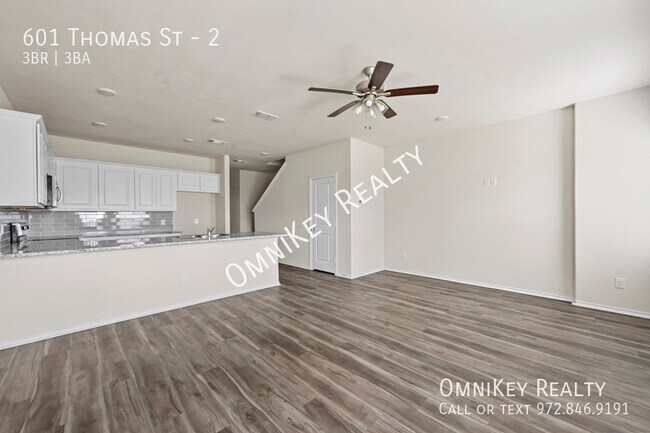 601 Thomas St-Unit -2 in Bonham, TX - Building Photo - Building Photo