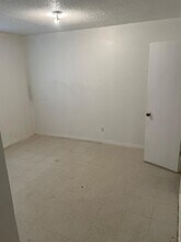 1300 N Walnut Ave, Unit 32 in Friona, TX - Building Photo - Building Photo
