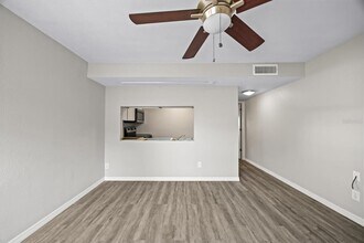 7169 E Bank Dr in Tampa, FL - Building Photo - Building Photo