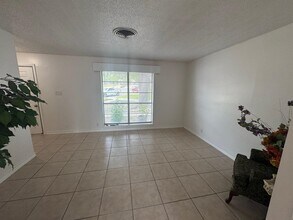 304 Richmond Ct in Laredo, TX - Building Photo - Building Photo