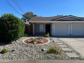 1208 Wayland Ave in Sacramento, CA - Building Photo
