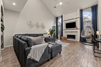 1905 Navajo Dr in Deer Park, TX - Building Photo - Building Photo