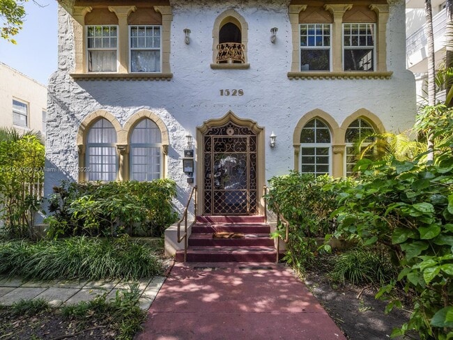 1528 Drexel Ave in Miami Beach, FL - Foto de edificio - Building Photo