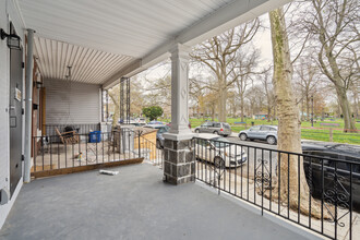 5139 Pine St, Unit 2 in Philadelphia, PA - Foto de edificio - Building Photo