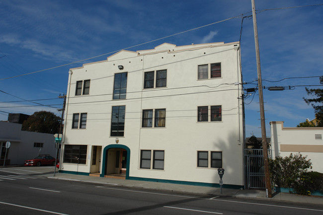 The Shoreline Apartments in Santa Cruz, CA - Building Photo - Building Photo