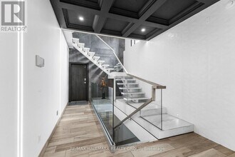 201 MacLaren St in Ottawa, ON - Building Photo - Building Photo