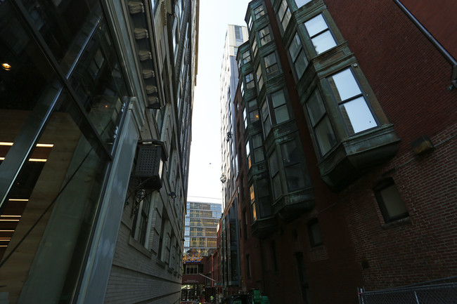 2 Boylston Pl in Boston, MA - Building Photo - Building Photo