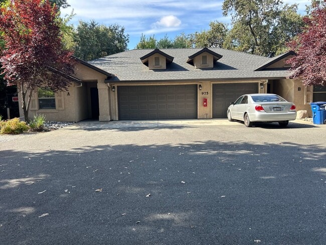 975 Grange St in Redding, CA - Building Photo - Building Photo