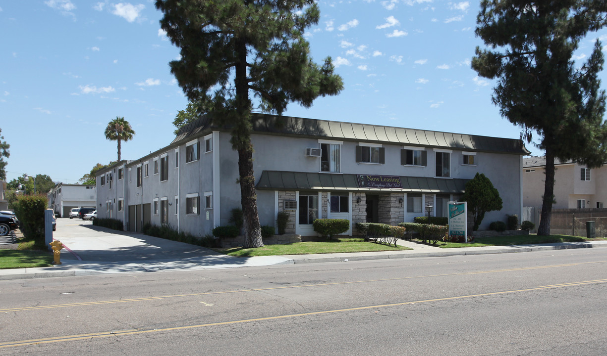 Villa Mollison in El Cajon, CA - Foto de edificio