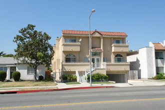 Residential Condomiums in Sherman Oaks, CA - Building Photo - Building Photo