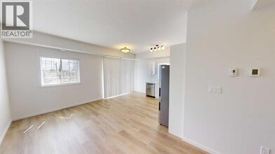 10101-10105 105 Ave in Grande Prairie, AB - Building Photo - Building Photo