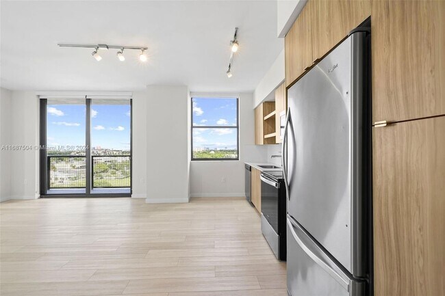 555 NE 8th St, Unit 0906 in Fort Lauderdale, FL - Building Photo - Building Photo