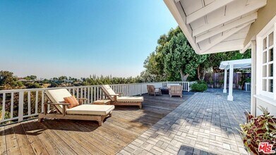 2050 Linda Flora Dr in Los Angeles, CA - Building Photo - Building Photo