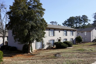 Indian Valley Apartments in Clarkston, GA - Foto de edificio - Building Photo