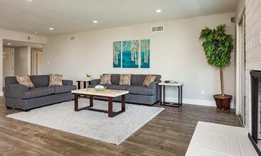 5620 Adobe Falls Pl in San Diego, CA - Building Photo - Building Photo