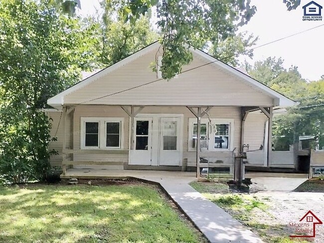 property at 1364 Crescent Dr