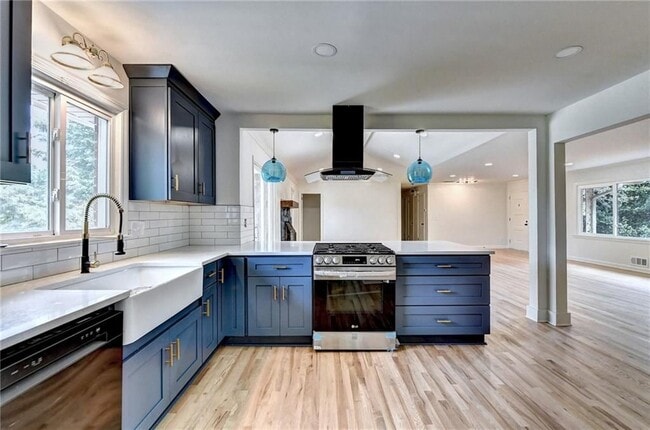 property at 6085 Glenridge Dr